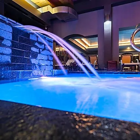 Hotel Q And 3*